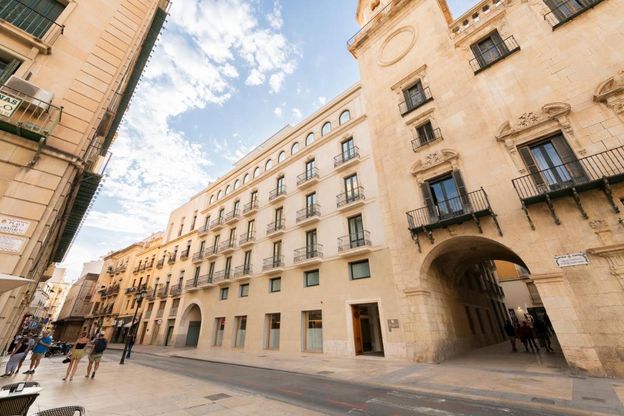 Eurostars Portico Alicante Zewnętrze zdjęcie The Palau de la Generalitat, seat of the Government of the Balearic Islands.