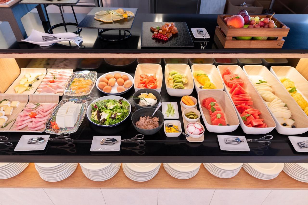 Eurostars Portico Alicante Zewnętrze zdjęcie A buffet at a hotel