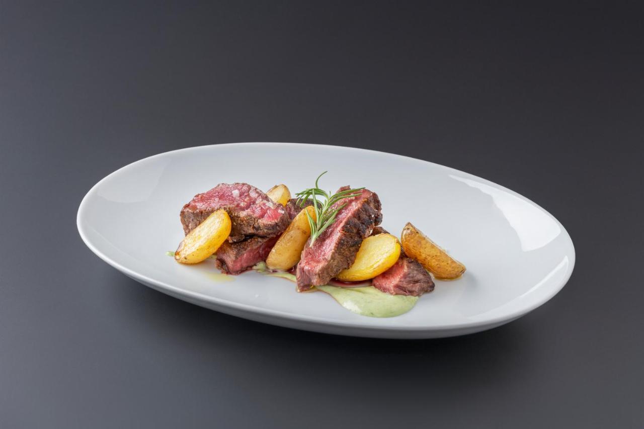 Eurostars Portico Alicante Zewnętrze zdjęcie A steak with potatoes